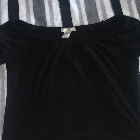 Off The Shoulder Crop Top . - Picture 1 of 4